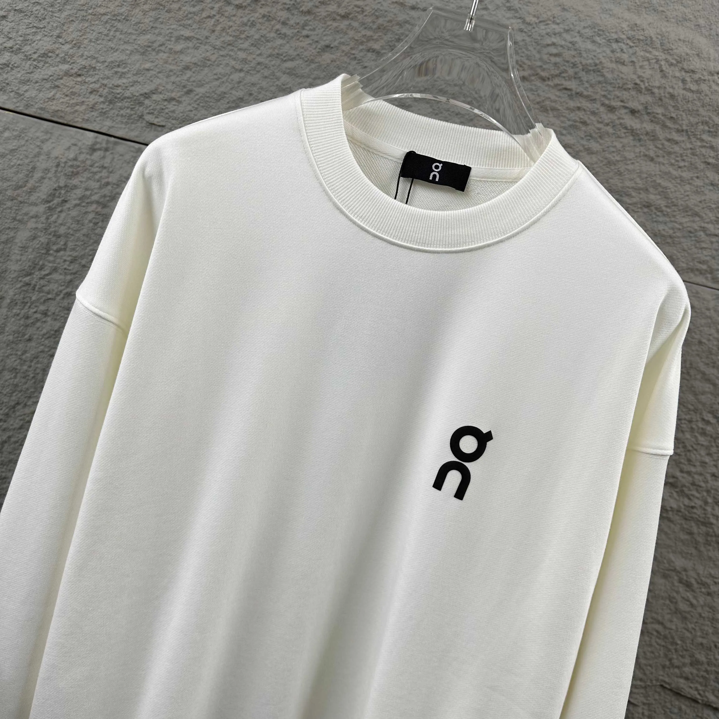 On*running* Early Autumn and Winter New Arrival Classic letter totem three-dimensional foaming process Customized terry fabric Long-sleeved round neck sweatshirt Men and women Same Style Color: Black White Size: S (90-130 pounds) M (120-150 pounds) L (140-165 pounds) XL (160-180 pounds) XXL (180 pounds)